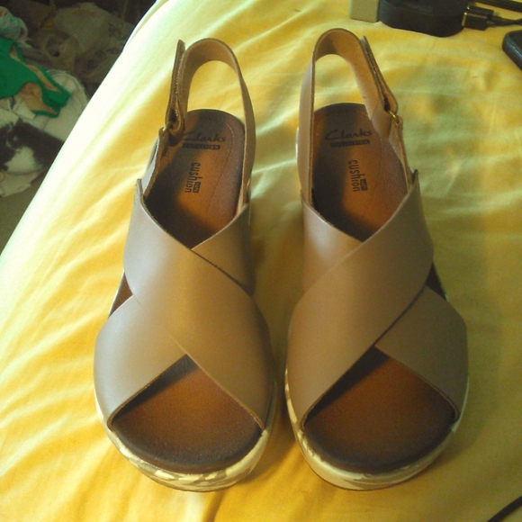 Clarks Beige Heels for Women for sale | eBay BNWT Clarks TAUPE Cream Wedge Sandals SZ. 7 (STASHA HALE 4) LEATHER 2.5 IN.HEEL